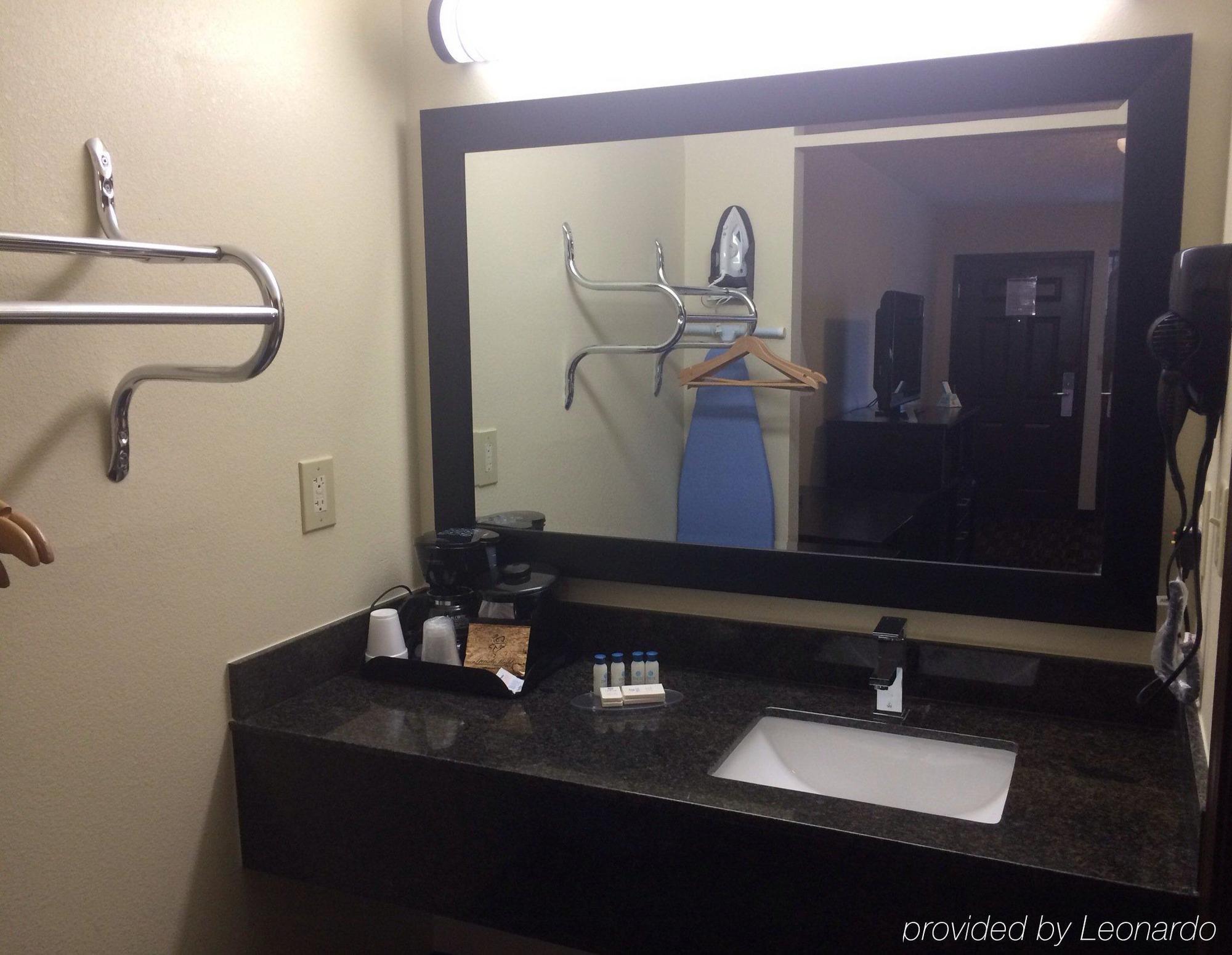 Boarders Inn & Suites By Cobblestone Hotels - Ashland City Экстерьер фото