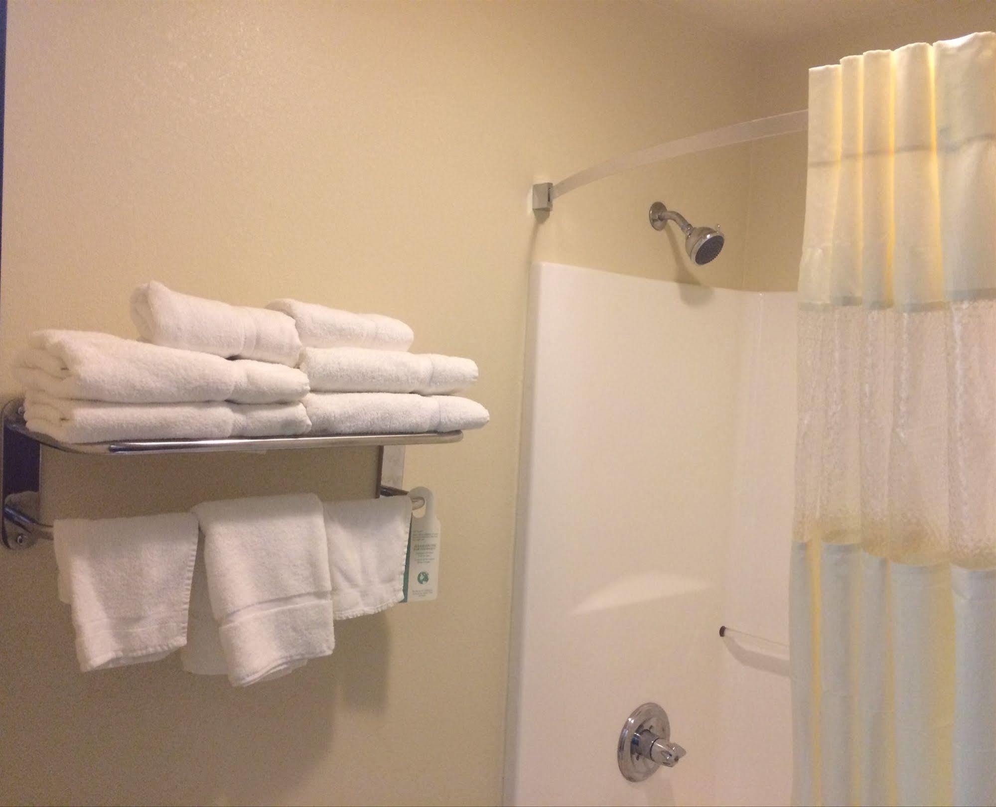 Boarders Inn & Suites By Cobblestone Hotels - Ashland City Экстерьер фото