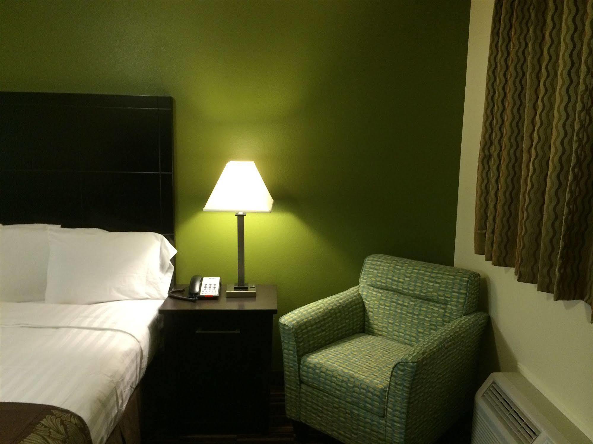 Boarders Inn & Suites By Cobblestone Hotels - Ashland City Экстерьер фото